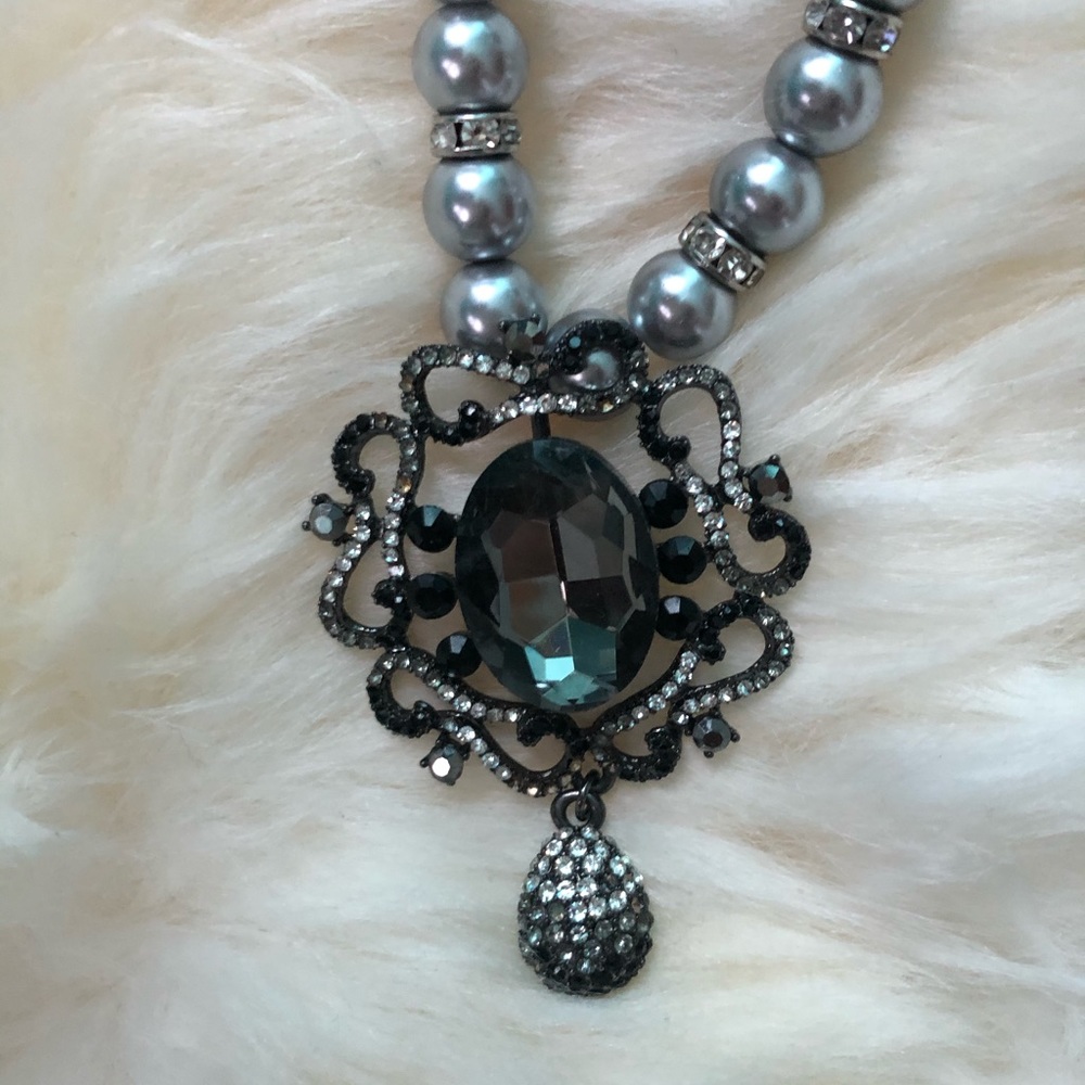 Light In The Box Brand necklace. Grey/Silver tones